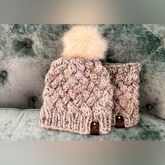 Handmade Hand Crafted Cable Knit Hat and Cowl set Adult Teen size color seashell - Picture 5 of 9